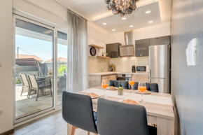 Sunny 4**** luxury apart with garden in center